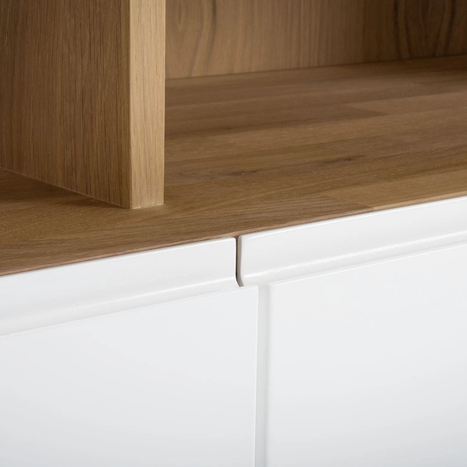 Studio Copenhagen Meuble TV Loca IV - Blanc / Chêne sauvage clair 13 Studio Copenhagen Meuble TV Loca IV - Blanc / Chêne sauvage clair – Image 11