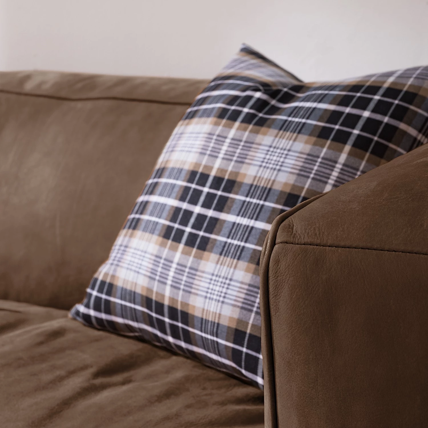 Ars manufacti Canapé Pentre (3 places) Cuir véritable - Nougat 25 Ars manufacti Canapé Pentre (3 places) Cuir véritable - Nougat – Image 23