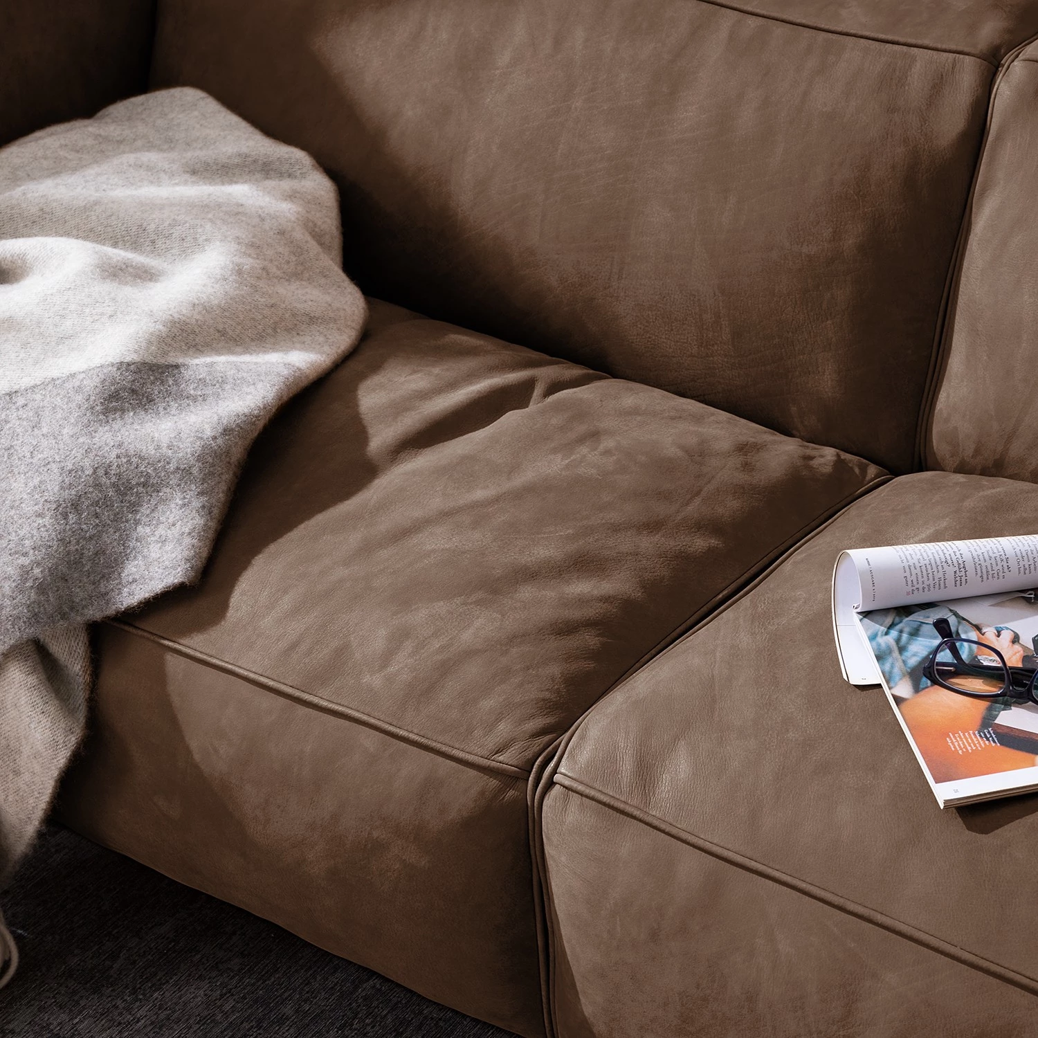 Ars manufacti Canapé Pentre (3 places) Cuir véritable - Nougat 27 Ars manufacti Canapé Pentre (3 places) Cuir véritable - Nougat – Image 25