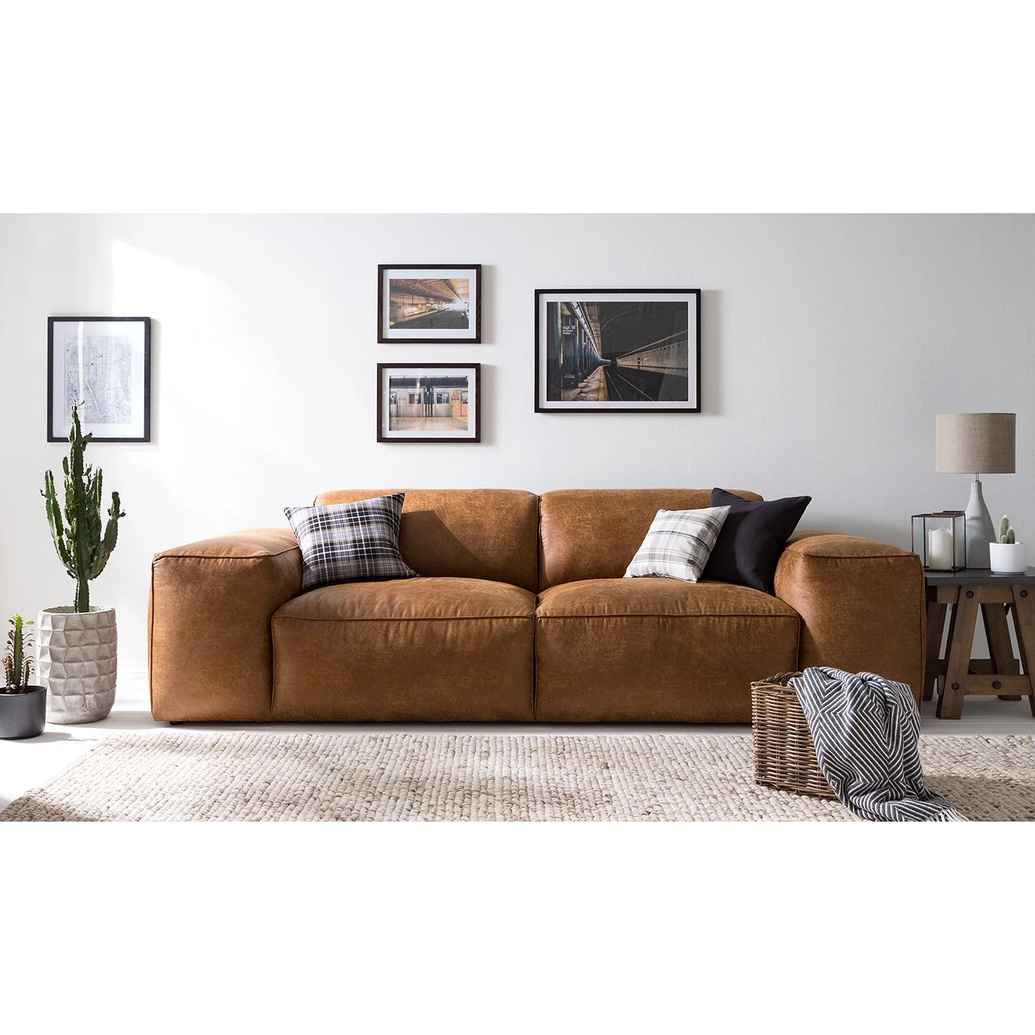 Ars manufacti Grand canapé Burrill Aspect cuir vieilli - Cognac 4 Ars manufacti Grand canapé Burrill Aspect cuir vieilli - Cognac – Image 2