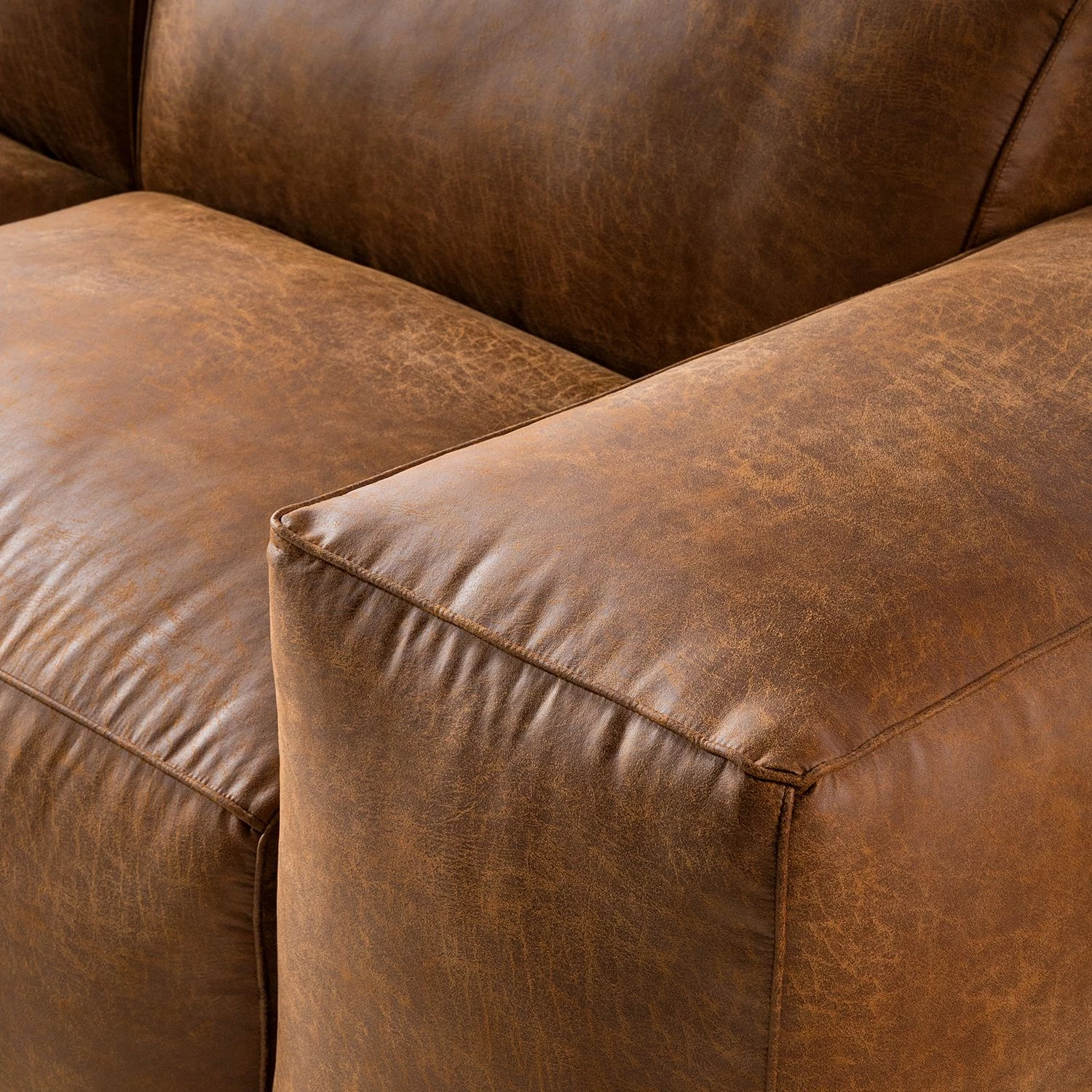 Ars manufacti Grand canapé Burrill Aspect cuir vieilli - Cognac 12 Ars manufacti Grand canapé Burrill Aspect cuir vieilli - Cognac – Image 10