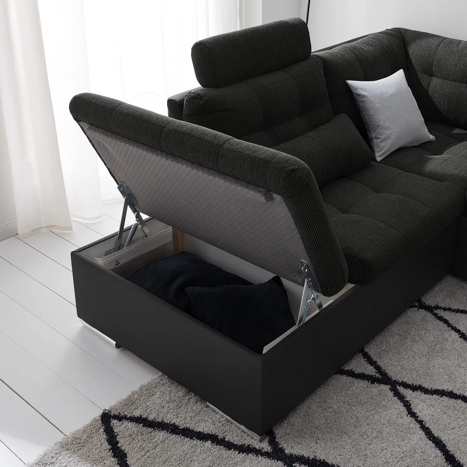 Fredriks Canapé panoramique Puntiro I - Tissu - Cuir synthétique Lilo / Tissu structuré Satur: Noit / Anthracite - Méridienne courte à droite / longue à gauche (vue de face) 16 Fredriks Canapé panoramique Puntiro I - Tissu - Cuir synthétique Lilo / Tissu structuré Satur: Noit / Anthracite - Méridienne courte à droite / longue à gauche (vue de face) – Image 14