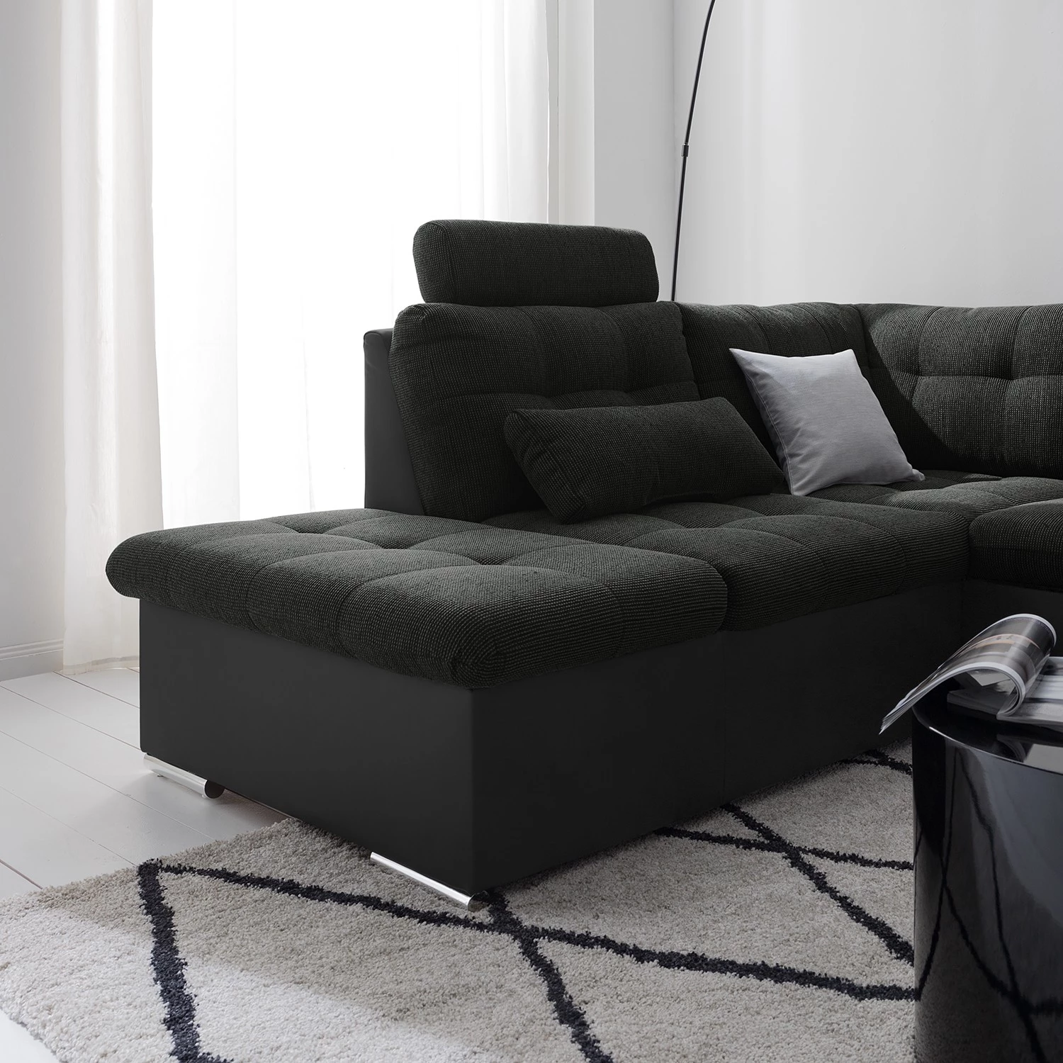 Fredriks Canapé panoramique Puntiro I - Tissu - Cuir synthétique Lilo / Tissu structuré Satur: Noit / Anthracite - Méridienne courte à droite / longue à gauche (vue de face) 18 Fredriks Canapé panoramique Puntiro I - Tissu - Cuir synthétique Lilo / Tissu structuré Satur: Noit / Anthracite - Méridienne courte à droite / longue à gauche (vue de face) – Image 16