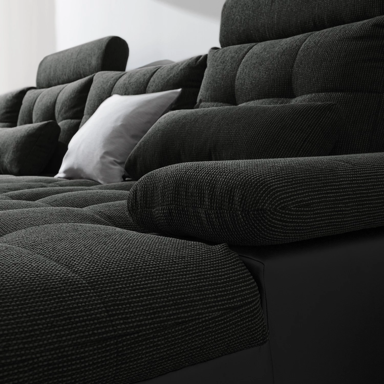 Fredriks Canapé panoramique Puntiro I - Tissu - Cuir synthétique Lilo / Tissu structuré Satur: Noit / Anthracite - Méridienne courte à droite / longue à gauche (vue de face) 20 Fredriks Canapé panoramique Puntiro I - Tissu - Cuir synthétique Lilo / Tissu structuré Satur: Noit / Anthracite - Méridienne courte à droite / longue à gauche (vue de face) – Image 18