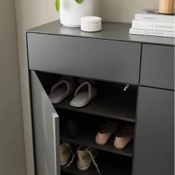 Mørteens Meuble à chaussures Lindholm II - Partiellement en chêne massif - Gris 38 Mørteens Meuble à chaussures Lindholm II - Partiellement en chêne massif - Gris -Meubles de salon Soldes 1000119255 200916 16053800020 DETAILS P000000001000119255