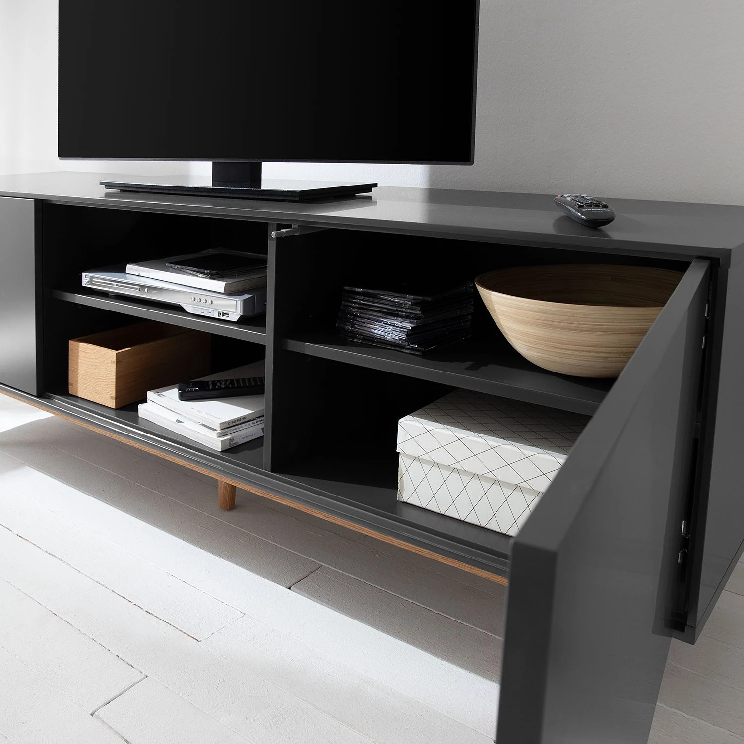 Mørteens Meuble TV Lindholm - Partiellement en chêne massif - Gris - 180 x 45 cm 12 Mørteens Meuble TV Lindholm - Partiellement en chêne massif - Gris - 180 x 45 cm – Image 10