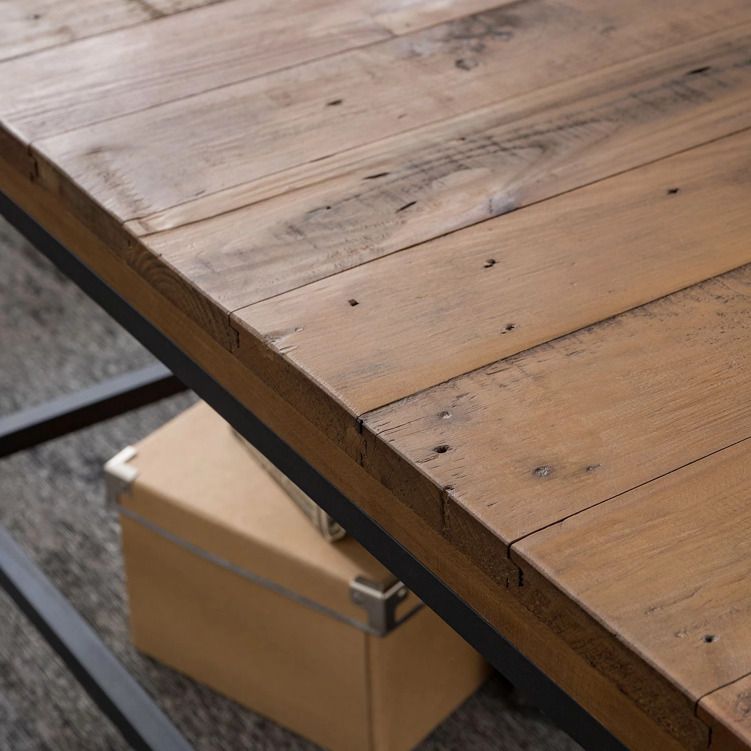 Ars manufacti Table basse Grasby - Pin recyclé / Métal - Pin foncé / Noir 10 Ars manufacti Table basse Grasby - Pin recyclé / Métal - Pin foncé / Noir – Image 8