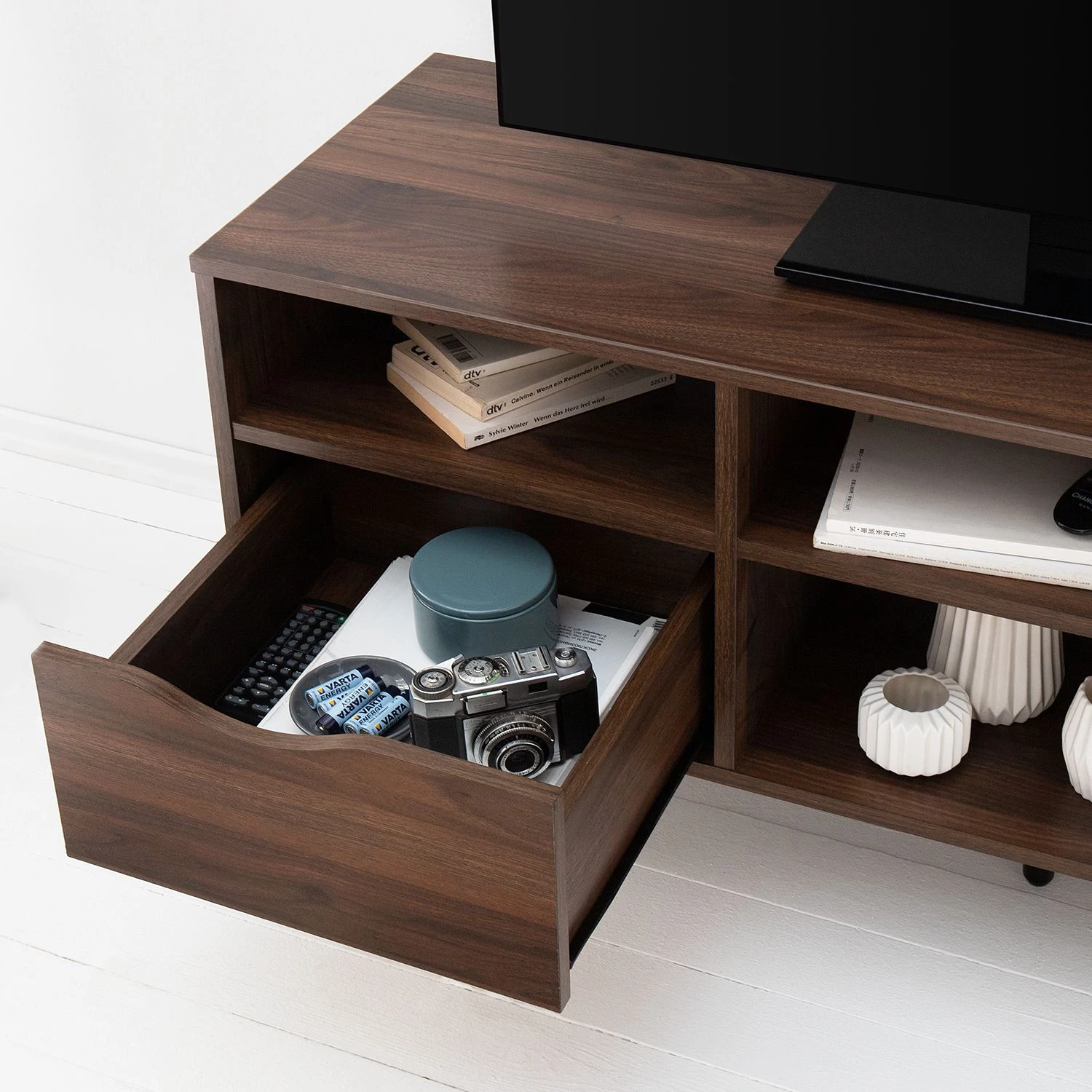 Mørteens Meuble TV Gjora I - Partiellement en hévéa massif - Noyer 12 Mørteens Meuble TV Gjora I - Partiellement en hévéa massif - Noyer – Image 10