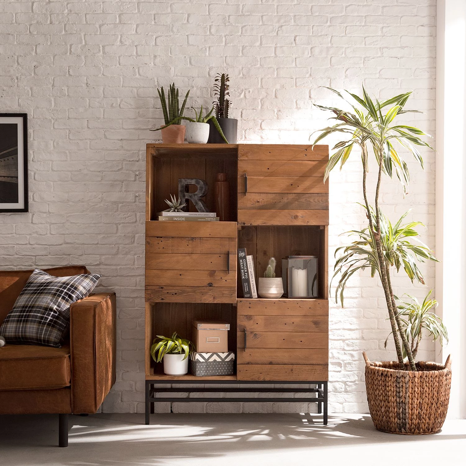 Ars manufacti Commode haute Grasby - Pin massif / Métal - Pin / Noir 4 Ars manufacti Commode haute Grasby - Pin massif / Métal - Pin / Noir – Image 2