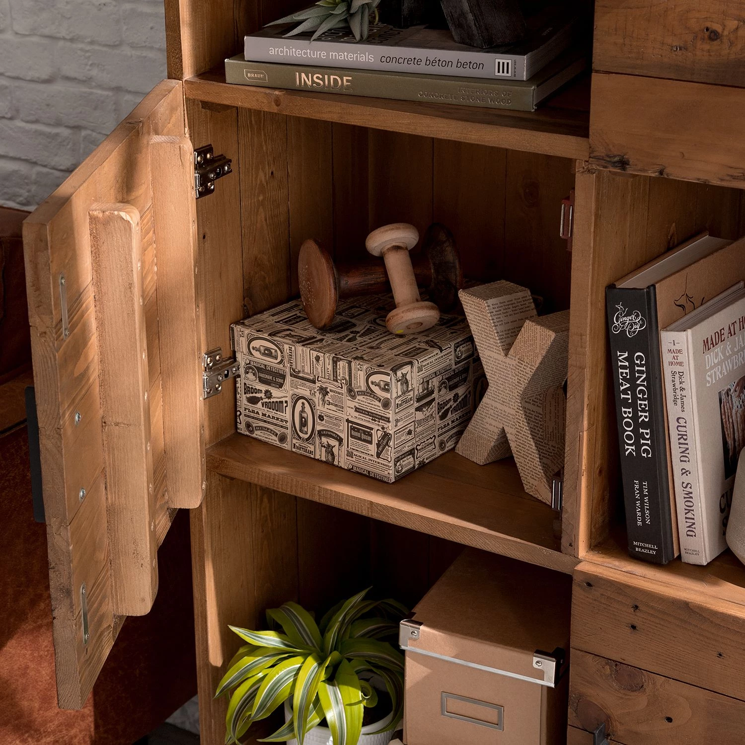 Ars manufacti Commode haute Grasby - Pin massif / Métal - Pin / Noir 9 Ars manufacti Commode haute Grasby - Pin massif / Métal - Pin / Noir – Image 7