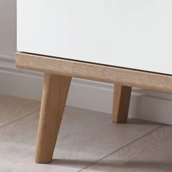 Norrwood Vitrine colonne Gyland - Blanc matt / Imitation chêne Riviera -Meubles de salon Soldes 1000164010 190307 08392300071 GALLERYIMAGES P000000001000164010