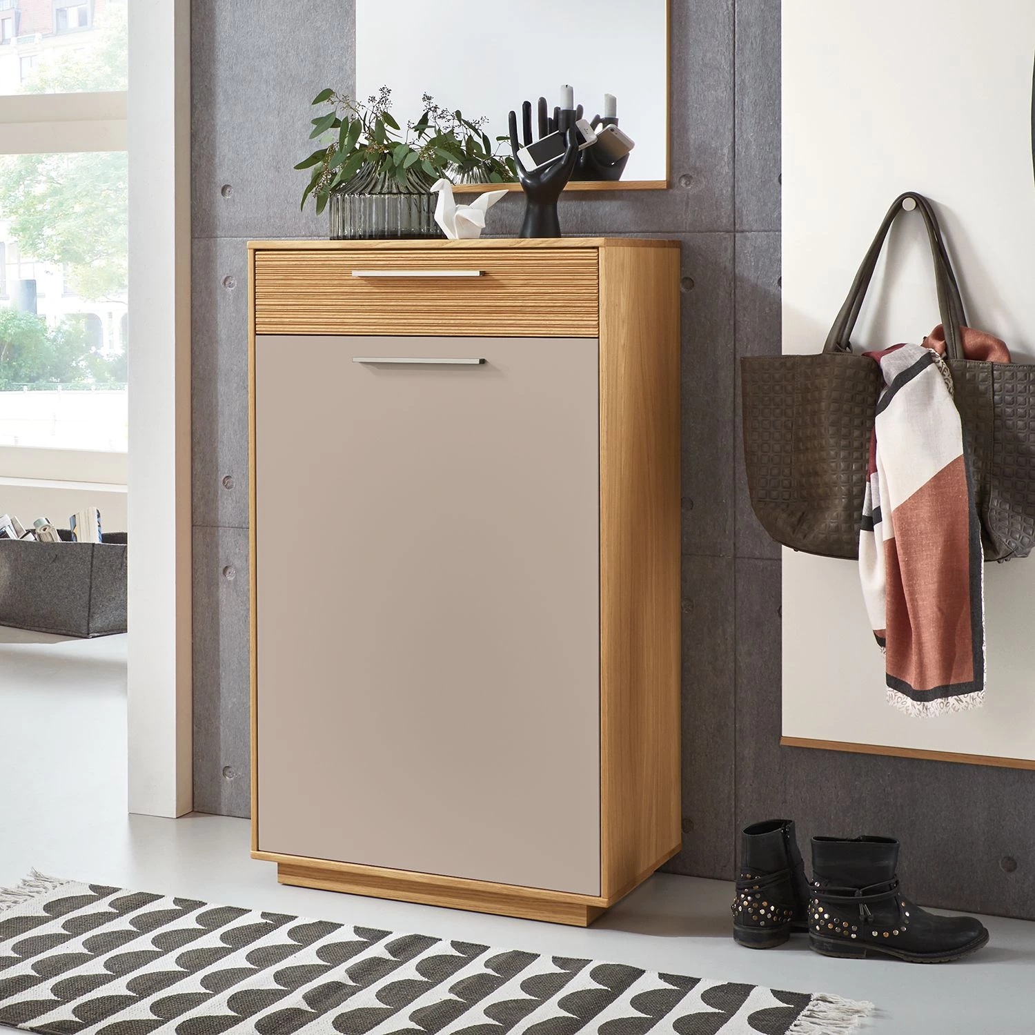 Voss Commode Loveno I - Partiellement en chêne massif / Métal - Taupe 4 Voss Commode Loveno I - Partiellement en chêne massif / Métal - Taupe – Image 2