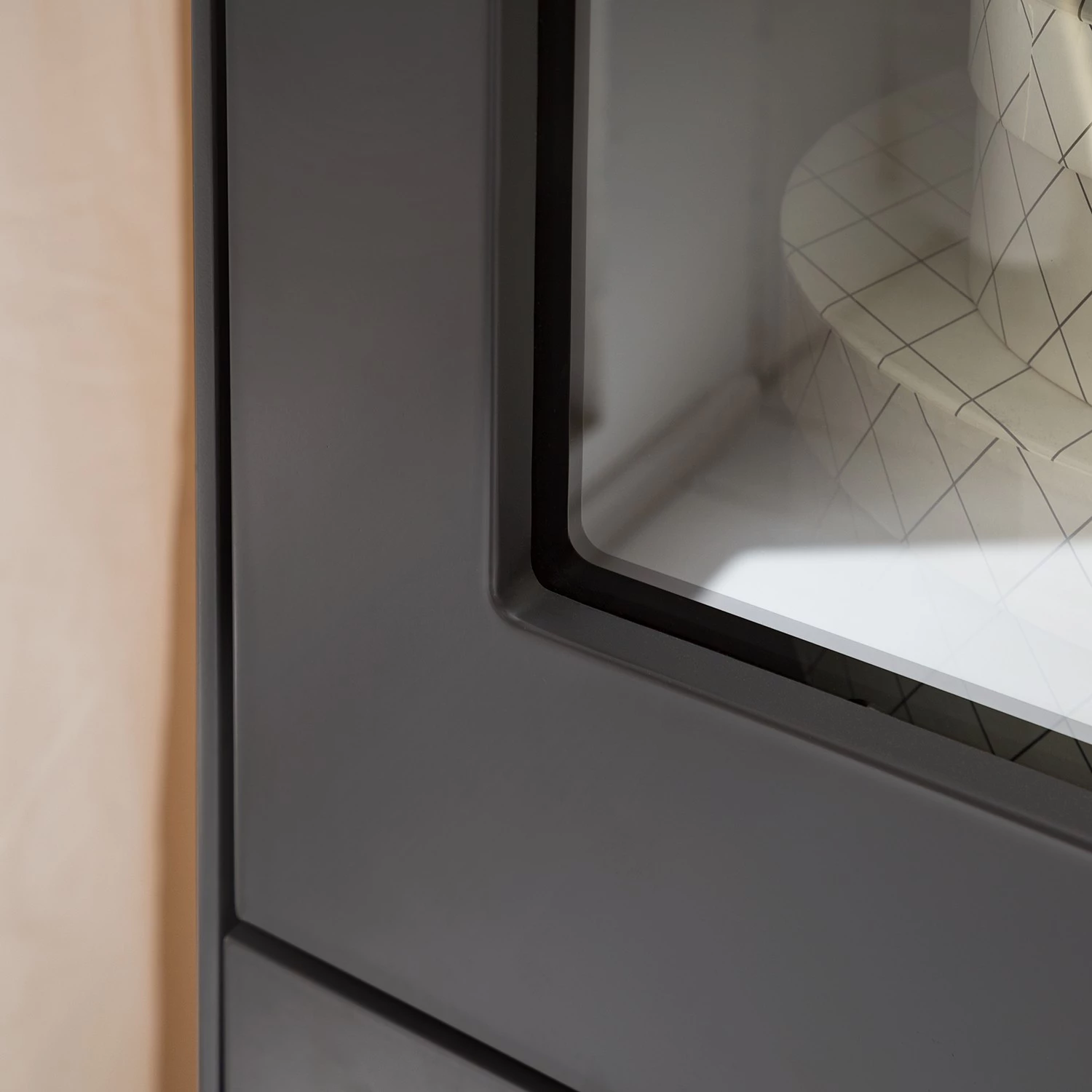 Mørteens Vitrine Lindholm - Partiellement en chêne massif - Gris mat 14 Mørteens Vitrine Lindholm - Partiellement en chêne massif - Gris mat – Image 12