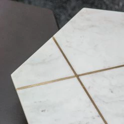 Jack & Alice Bout de canapé Suso - Marbre / Métal - Marbre blanc / Noir -Meubles de salon Soldes 1000172973 220728 022 MOOD DETAILS P000000001000172973 mood