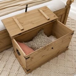 Maison Belfort Coffre Finca Rustica - Pin massif - Epicéa naturel 36 Maison Belfort Coffre Finca Rustica - Pin massif - Epicéa naturel -Meubles de salon Soldes 1000178021 200507 14113100002 MOOD DETAILS P000000001000178021 mood