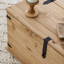 Maison Belfort Coffre Finca Rustica - Pin massif - Epicéa naturel 42 Maison Belfort Coffre Finca Rustica - Pin massif - Epicéa naturel -Meubles de salon Soldes 1000178021 200511 13523800003 DETAILS P000000001000178021