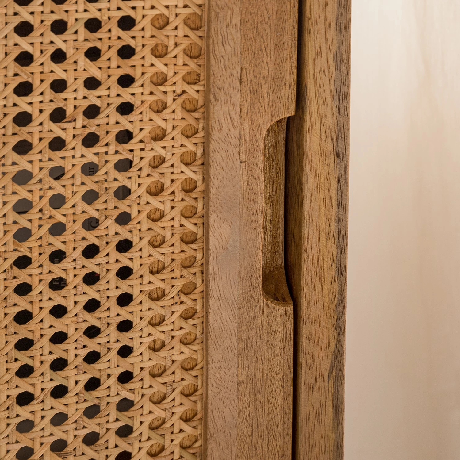 Ars manufacti Buffet haut Vina - Manguier massif / Rotin - Manguier / Noir 18 Ars manufacti Buffet haut Vina - Manguier massif / Rotin - Manguier / Noir – Image 16