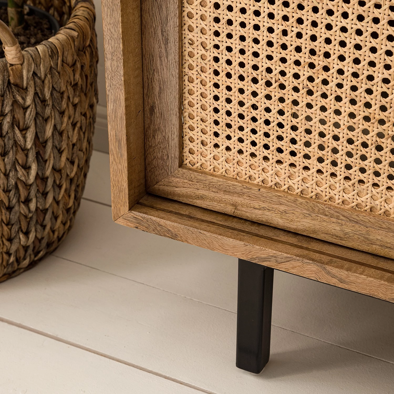 Ars manufacti Buffet Vina II - Manguier massif / Rotin - Manguier / Noir 11 Ars manufacti Buffet Vina II - Manguier massif / Rotin - Manguier / Noir – Image 9