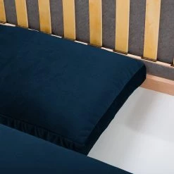 Jack & Alice Canapé convertible Latina XX - Velours - Bleu marine - Largeur : 185 cm 23 Jack & Alice Canapé convertible Latina XX - Velours - Bleu marine - Largeur : 185 cm -Meubles de salon Soldes 1000188965 191203 11543600383 DETAILS P000000001000188965