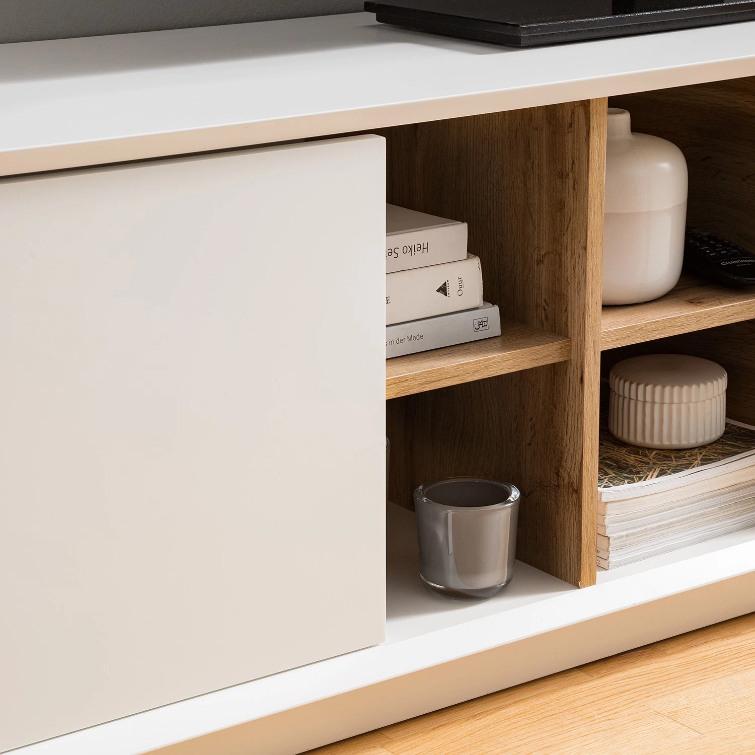 Loftscape Meuble TV Crecora - Blanc / Imitation chêne à grain fin 18 Loftscape Meuble TV Crecora - Blanc / Imitation chêne à grain fin – Image 16