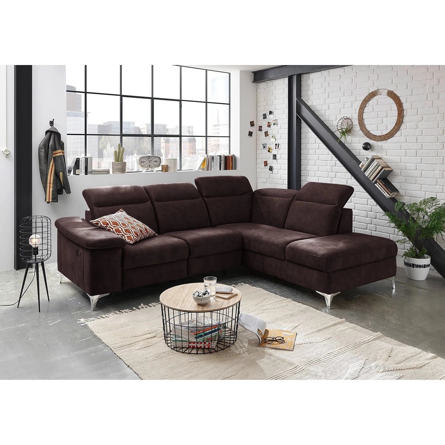 Fredriks Canapé d’angle Tolar - Microfibre Salvo: Aubergine - Méridienne longue à droite (vue de face) 4 Fredriks Canapé d’angle Tolar - Microfibre Salvo: Aubergine - Méridienne longue à droite (vue de face) – Image 2