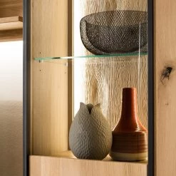 Naturoo Vitrine murale Doora - Partiellement en chêne à nœuds massif - Chêne à nœuds Bianco / Graphite 14 Naturoo Vitrine murale Doora - Partiellement en chêne à nœuds massif - Chêne à nœuds Bianco / Graphite -Meubles de salon Soldes 1000207362 200317 14293200119 DETAILS P000000001000207362