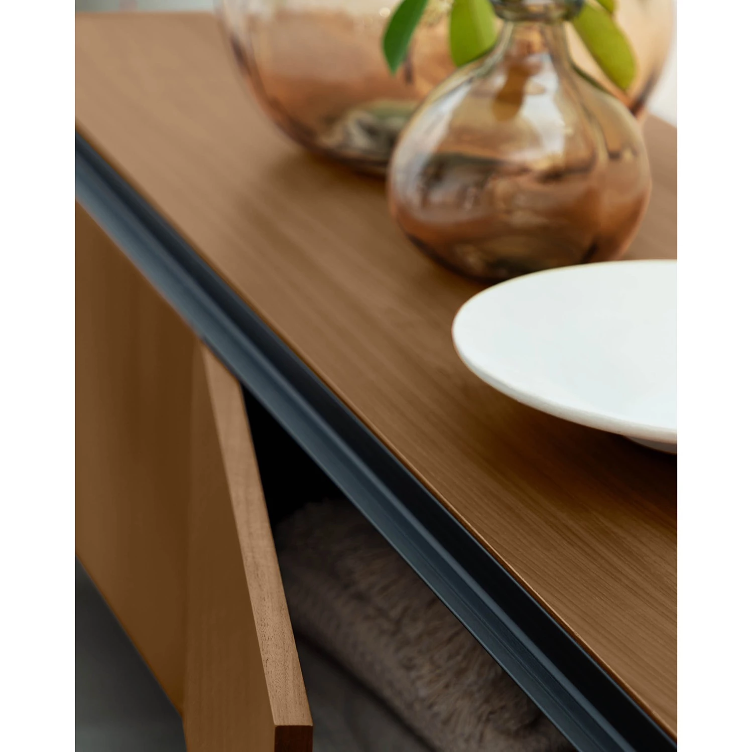 Red Living Meuble TV Juuka - Placage en bois véritable - Noyer / Noir 14 Red Living Meuble TV Juuka - Placage en bois véritable - Noyer / Noir – Image 12