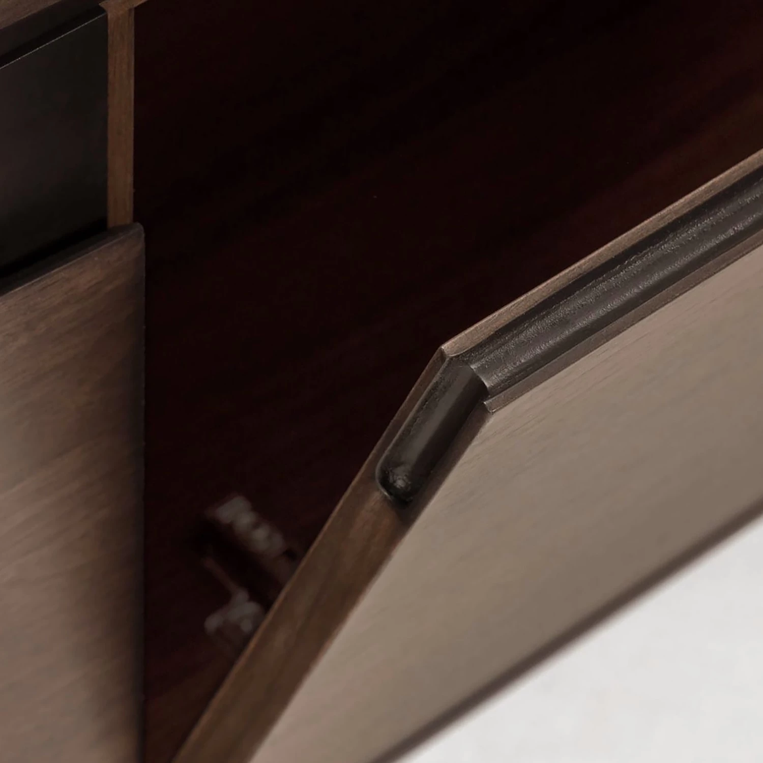 Red Living Buffet Kuuvi - Placage en bois véritable - Noyer / Noir 11 Red Living Buffet Kuuvi - Placage en bois véritable - Noyer / Noir – Image 9