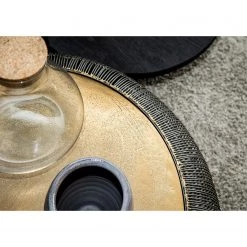 Jack & Alice Bout de canapé Crossett III - Aluminium / Fer / Laiton vieilli / Noir 11 Jack & Alice Bout de canapé Crossett III - Aluminium / Fer / Laiton vieilli / Noir -Meubles de salon Soldes 1000211409 200504 13491200019 DETAILS P000000001000211409