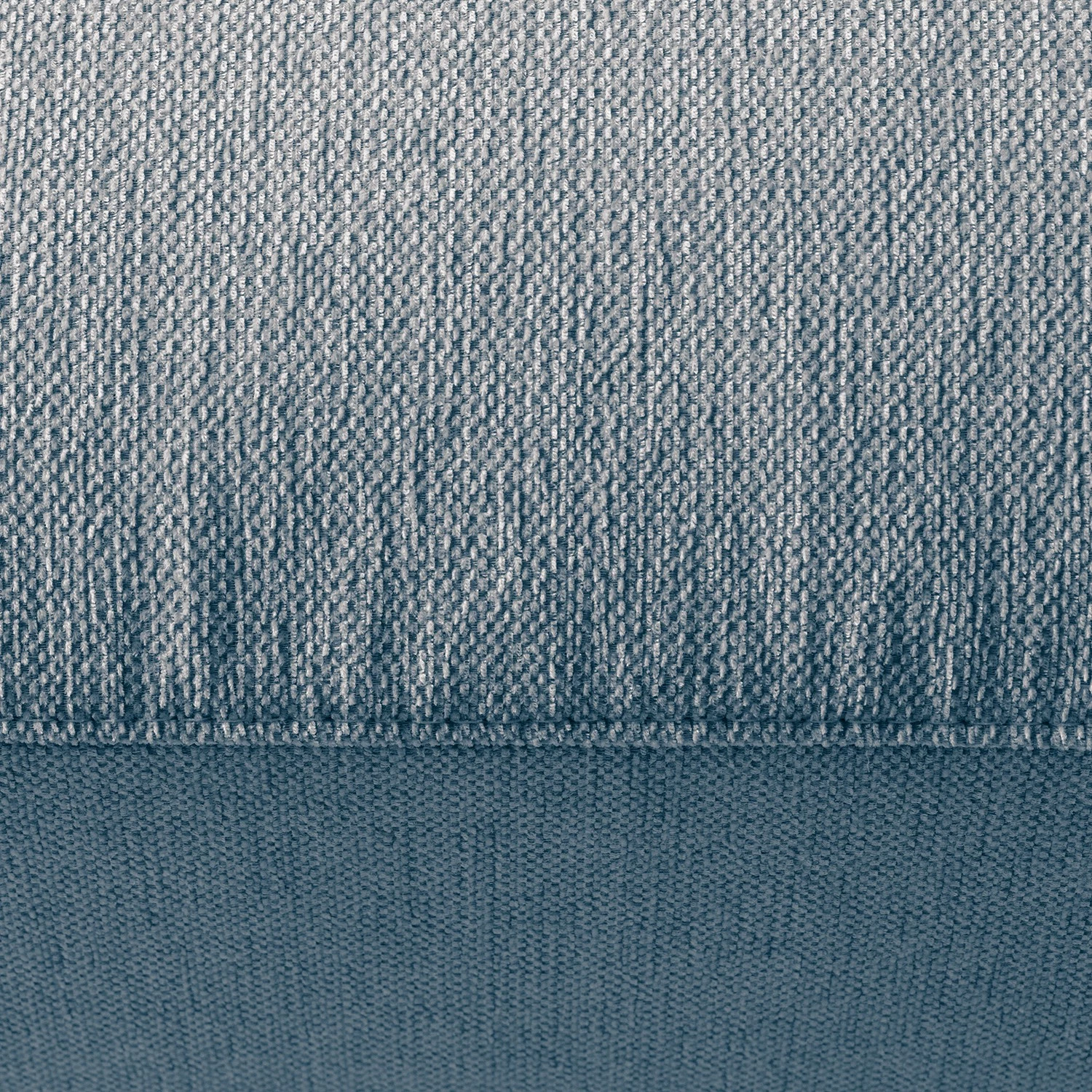 Studio Copenhagen Repose-pieds capitonné Berrie - Tissu Saia: Bleu jean 11 Studio Copenhagen Repose-pieds capitonné Berrie - Tissu Saia: Bleu jean – Image 9