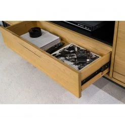 Studio Copenhagen Meuble TV Flox I - Placage en bois véritable / Métal -Chêne / Noir 31 Studio Copenhagen Meuble TV Flox I - Placage en bois véritable / Métal -Chêne / Noir -Meubles de salon Soldes 1000218126 211026 111417000036 DETAILS P000000001000218126