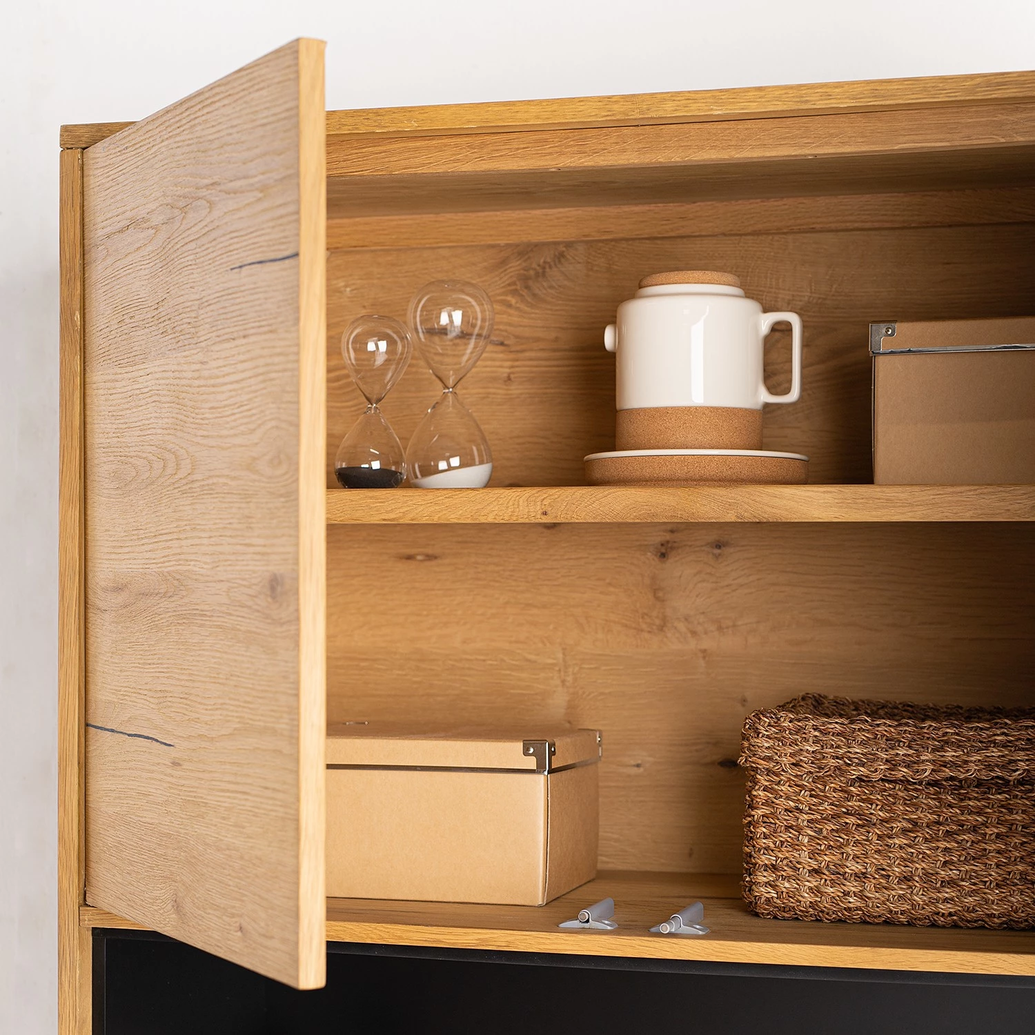 Studio Copenhagen Buffet haut Flox - Placage en bois véritable / Métal -Chêne / Noir 13 Studio Copenhagen Buffet haut Flox - Placage en bois véritable / Métal -Chêne / Noir – Image 11