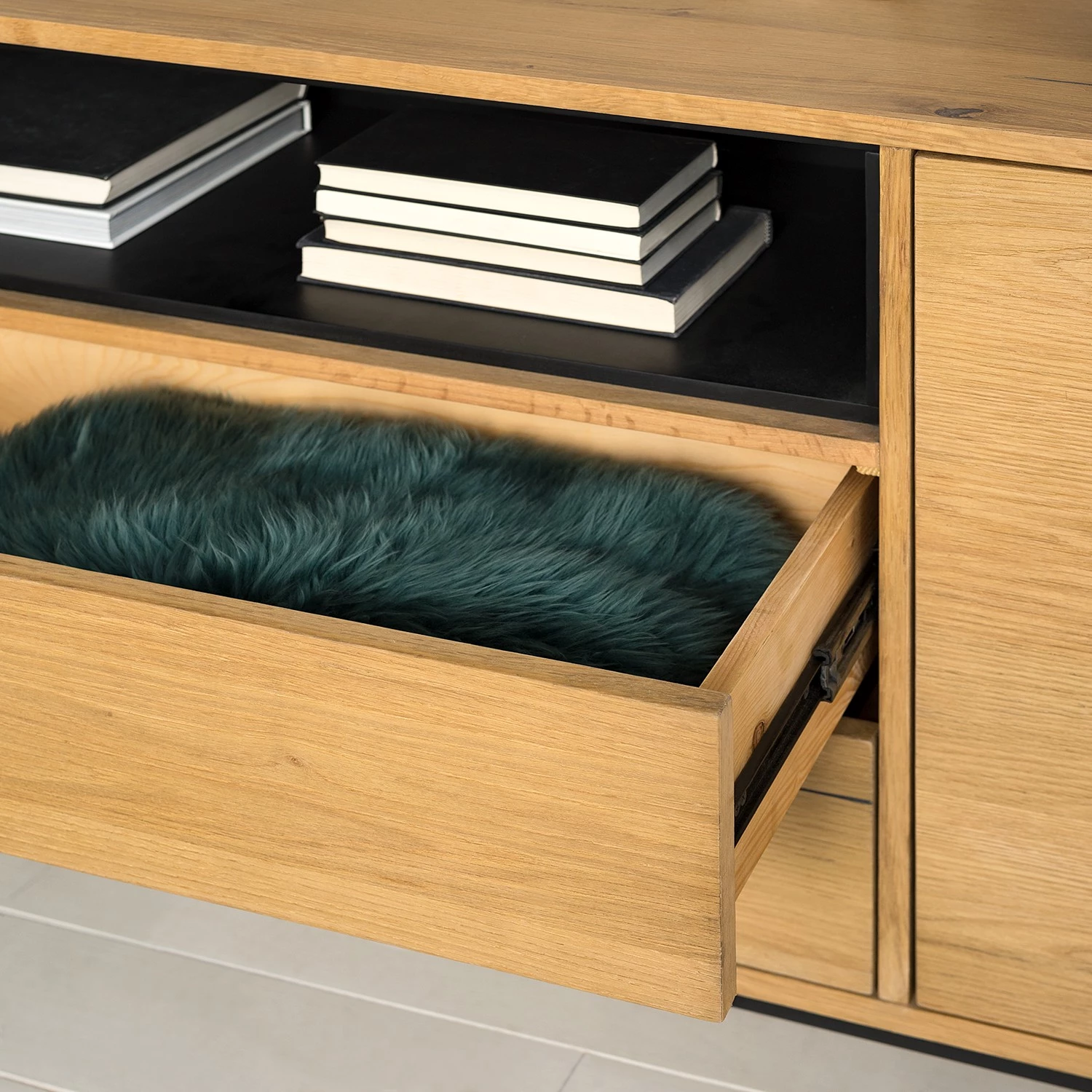 Studio Copenhagen Buffet Flox II - Placage en bois véritable / Métal -Chêne / Noir 15 Studio Copenhagen Buffet Flox II - Placage en bois véritable / Métal -Chêne / Noir – Image 13