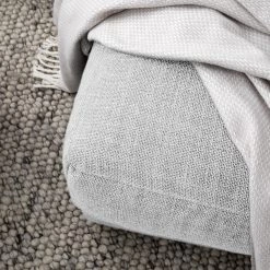 Studio Copenhagen Canapé d’angle Willows III - Tissu Amila: Gris clair - Méridienne courte à droite (vue de face) -Meubles de salon Soldes 1000218223 210127 14550400431 DETAILS P000000001000218223