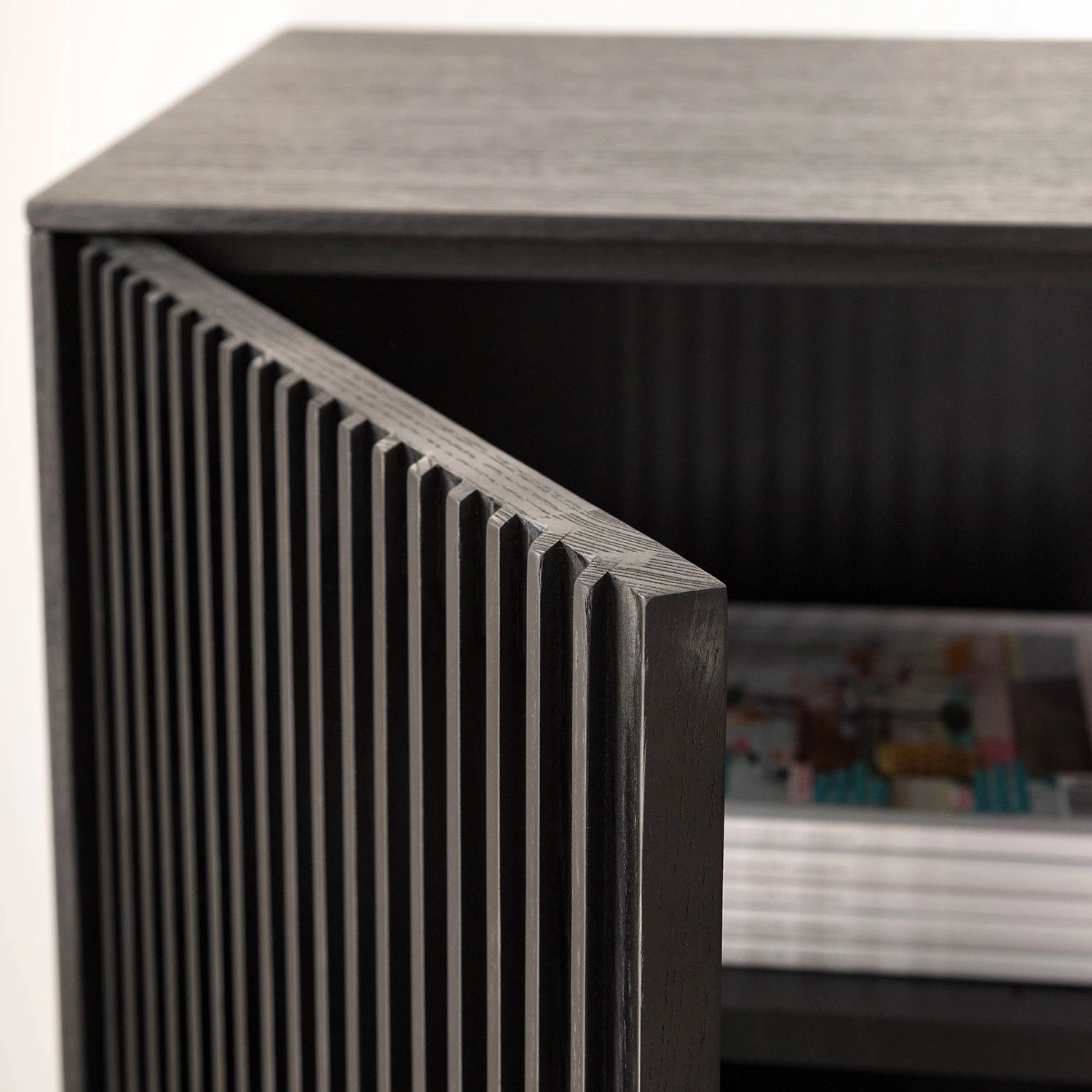 Studio Copenhagen Buffet haut Dowland - Placage en bois véritable - Chêne / Noir 17 Studio Copenhagen Buffet haut Dowland - Placage en bois véritable - Chêne / Noir – Image 15