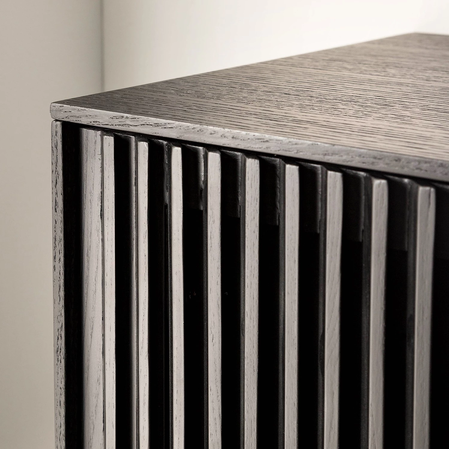 Studio Copenhagen Buffet haut Dowland - Placage en bois véritable - Chêne / Noir 21 Studio Copenhagen Buffet haut Dowland - Placage en bois véritable - Chêne / Noir – Image 19