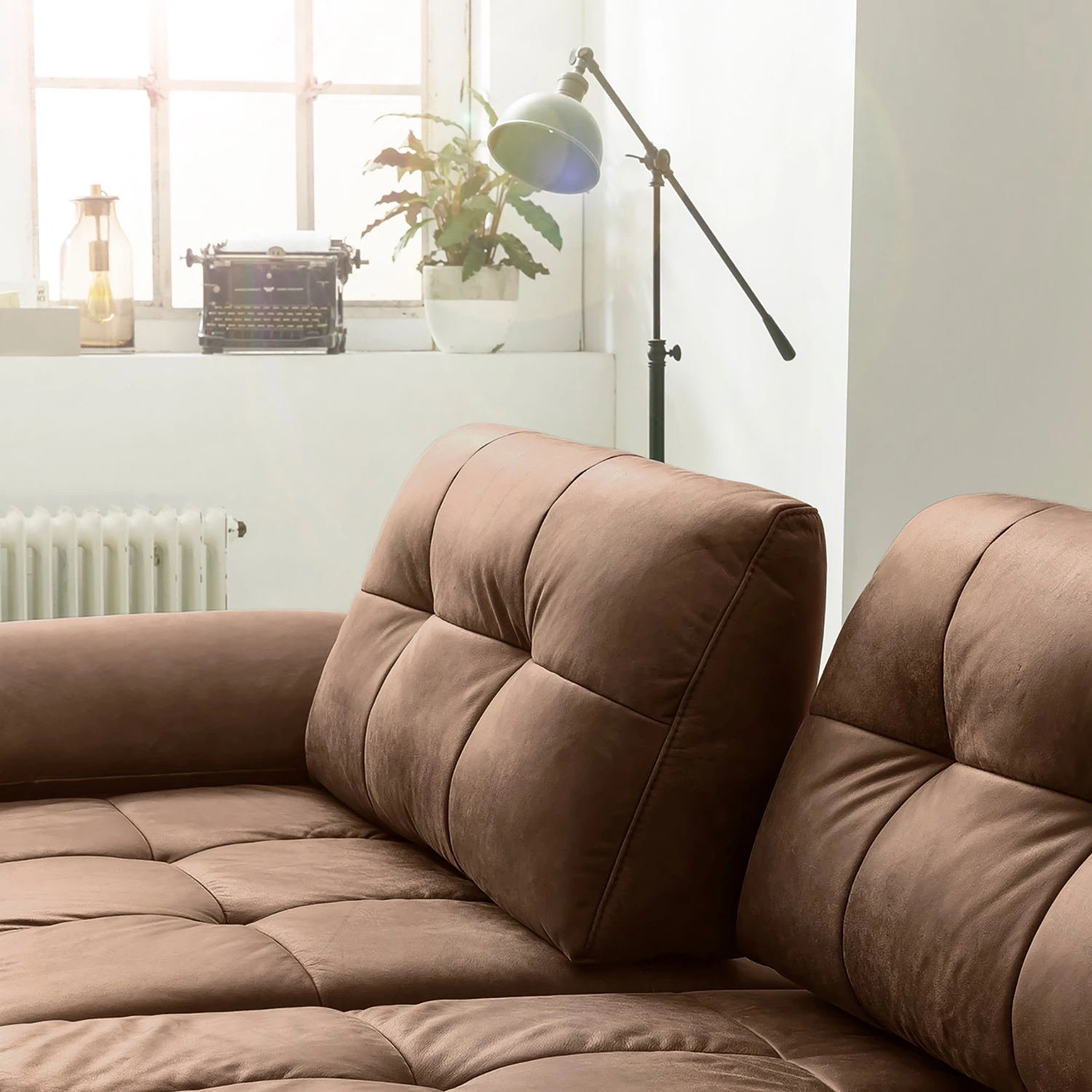 Fredriks Canapé d’angle Linville - Microfibre Torne: Marron scuro - Largeur : 258 cm - Méridienne courte à droite (vue de face) - Sans appui-tête 9 Fredriks Canapé d’angle Linville - Microfibre Torne: Marron scuro - Largeur : 258 cm - Méridienne courte à droite (vue de face) - Sans appui-tête – Image 7