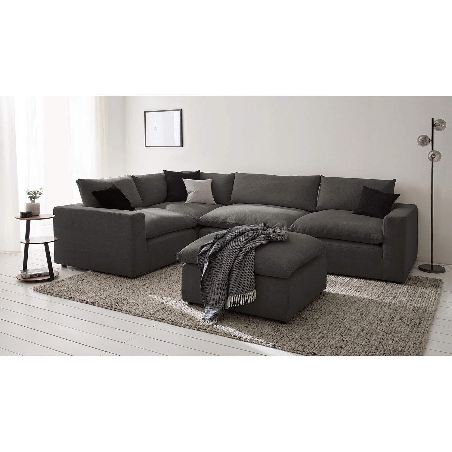 Studio Copenhagen Repose-pieds Velada - Tissu - Gris foncé - Largeur : 84 cm 4 Studio Copenhagen Repose-pieds Velada - Tissu - Gris foncé - Largeur : 84 cm – Image 2