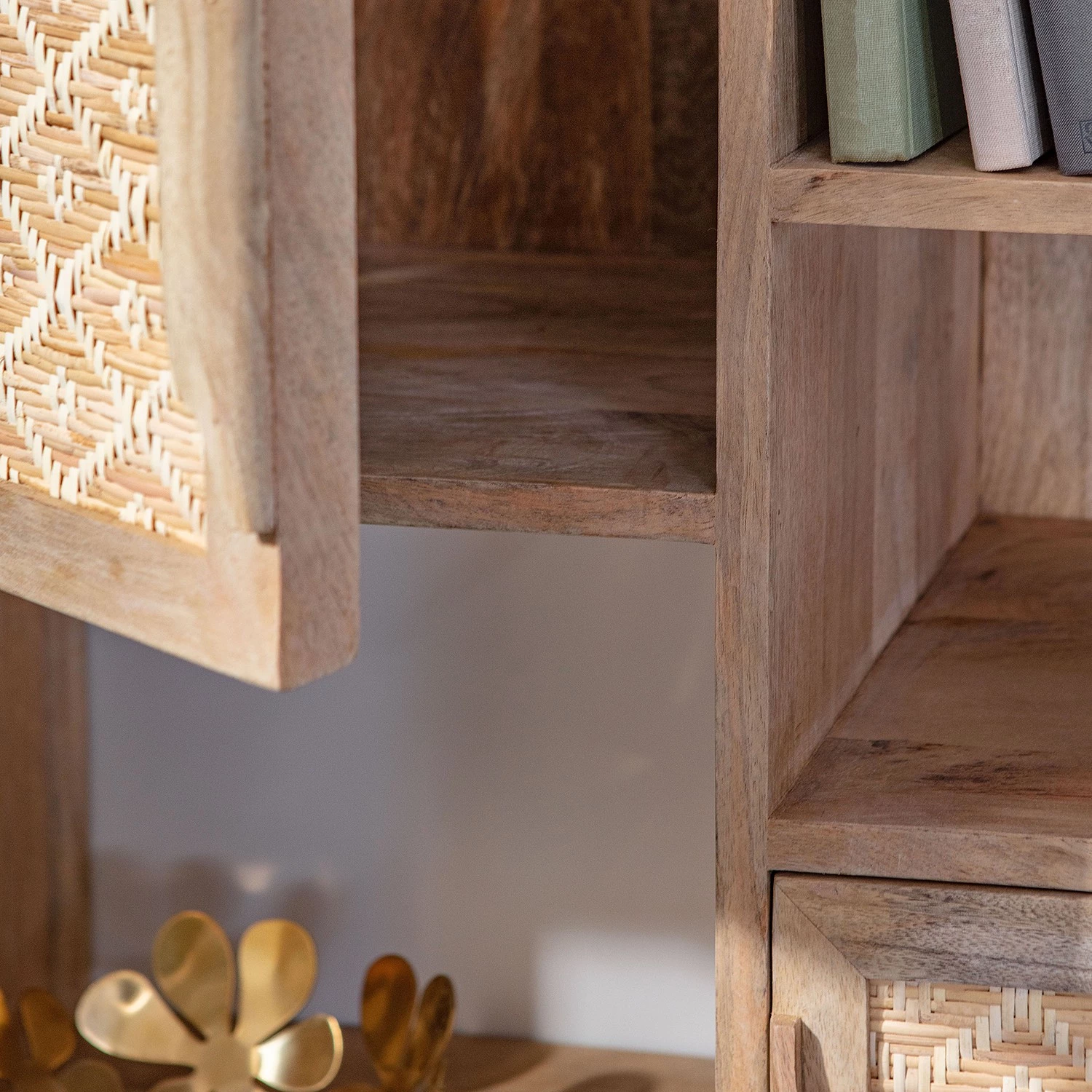 Naturoo Buffet haut Rumilly - Tressage en rotin / Manguier massif 10 Naturoo Buffet haut Rumilly - Tressage en rotin / Manguier massif – Image 8