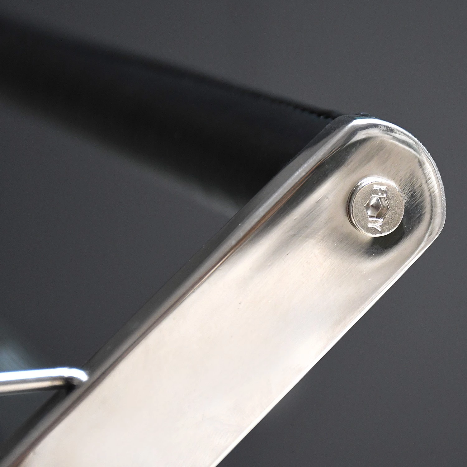 Loftscape Desserte Thoissey - Verre / Acier inoxydable chromé 5 Loftscape Desserte Thoissey - Verre / Acier inoxydable chromé – Image 3