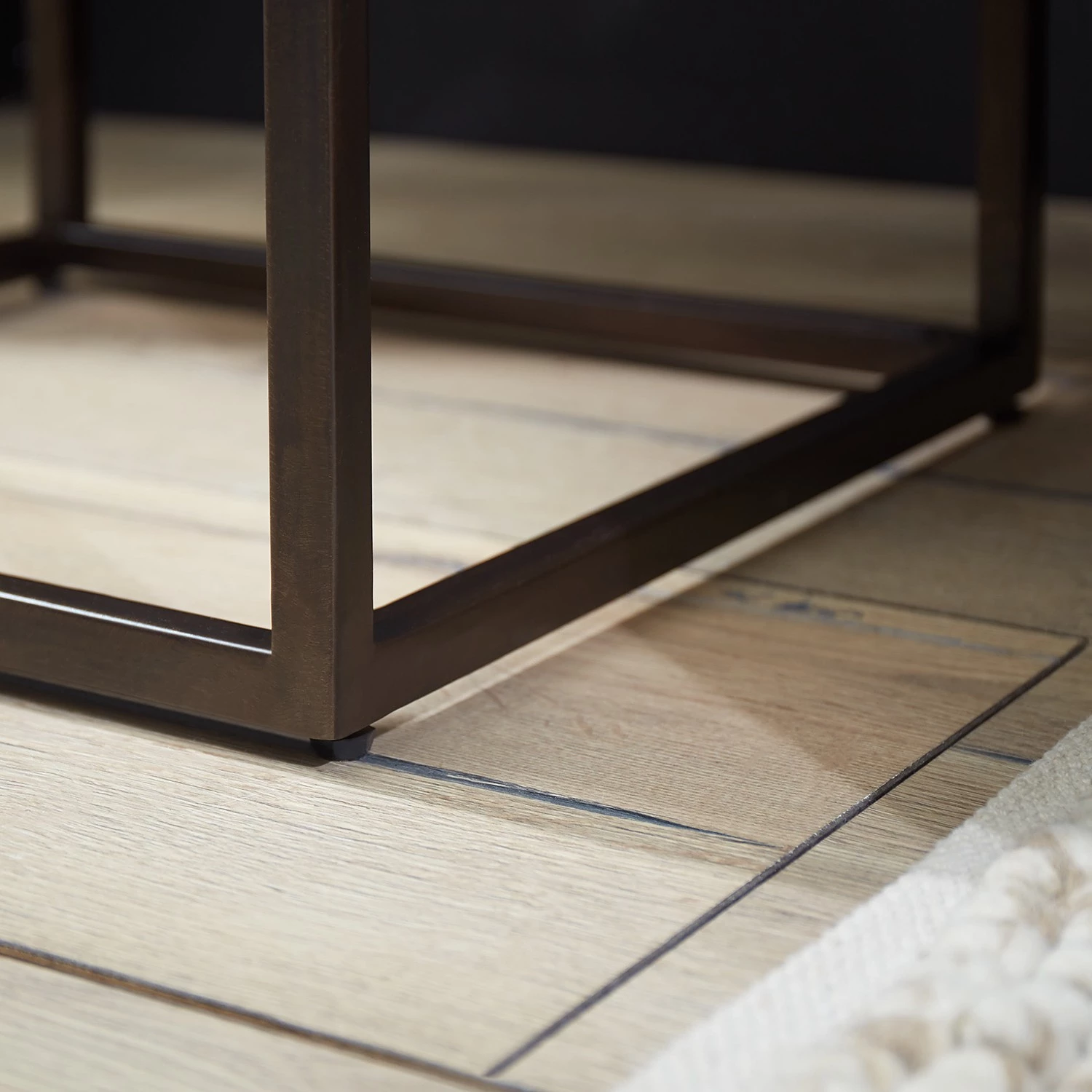 Wolf-Möbel Bout de canapé Tarnac - Résine / Métal - Gris 6 Wolf-Möbel Bout de canapé Tarnac - Résine / Métal - Gris – Image 4