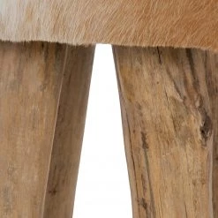 My Flair Tabouret en peau Buoux I - Peau de vache / Sapin massif 11 My Flair Tabouret en peau Buoux I - Peau de vache / Sapin massif -Meubles de salon Soldes 1000252412 210317 11322400028 DETAILS P000000001000252412