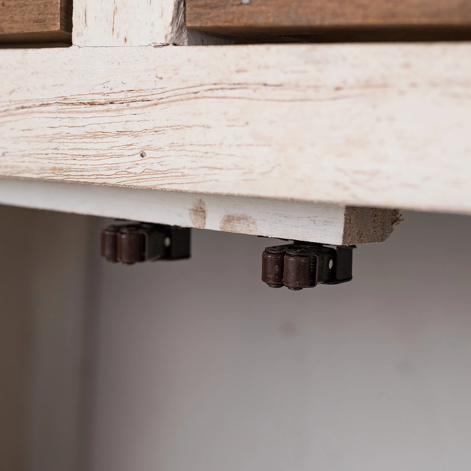 Wolf-Möbel Buffet Maison II - Acacia massif - Acacia couleur pierre / Blanc cassé 11 Wolf-Möbel Buffet Maison II - Acacia massif - Acacia couleur pierre / Blanc cassé – Image 9