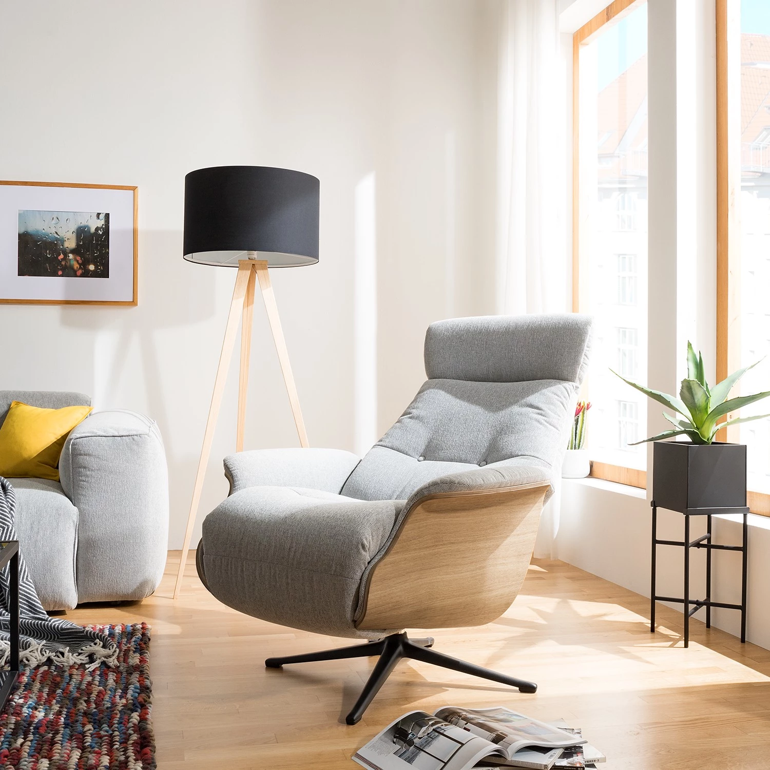 Studio Copenhagen Fauteuil relax Anderson III - Tissu Saia: Gris clair - Noir - Chêne 5 Studio Copenhagen Fauteuil relax Anderson III - Tissu Saia: Gris clair - Noir - Chêne – Image 3