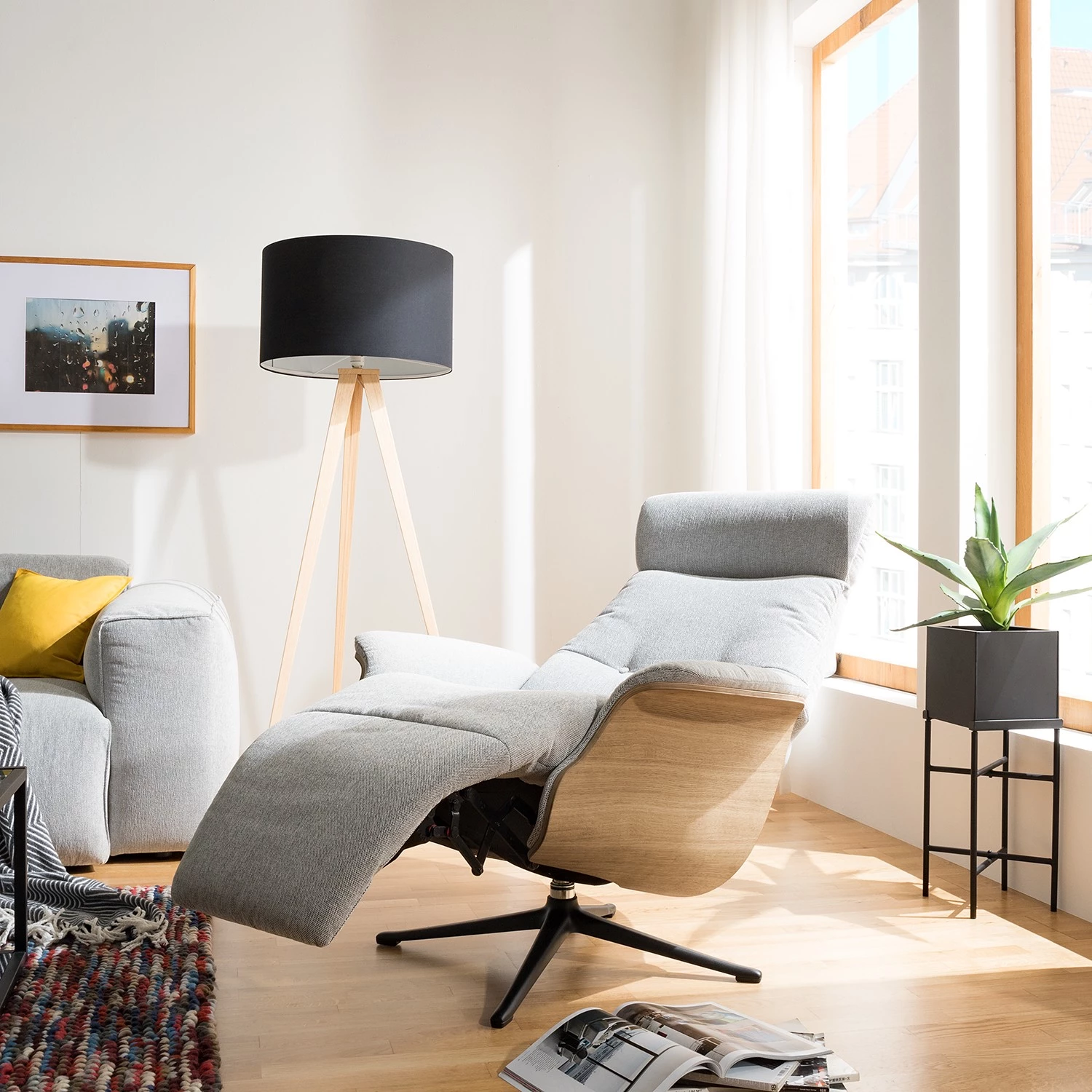 Studio Copenhagen Fauteuil relax Anderson III - Tissu Saia: Gris clair - Noir - Chêne 6 Studio Copenhagen Fauteuil relax Anderson III - Tissu Saia: Gris clair - Noir - Chêne – Image 4