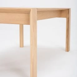 Studio Copenhagen Table basse Maayka - Partiellement en chêne massif - Chêne clair - Largeur : 110 cm 24 Studio Copenhagen Table basse Maayka - Partiellement en chêne massif - Chêne clair - Largeur : 110 cm -Meubles de salon Soldes 1000277380 211012 153648000124 DETAILS P000000001000277380