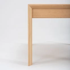 Studio Copenhagen Table basse Maayka - Partiellement en chêne massif - Chêne clair - Largeur : 110 cm 26 Studio Copenhagen Table basse Maayka - Partiellement en chêne massif - Chêne clair - Largeur : 110 cm -Meubles de salon Soldes 1000277380 211012 153648000156 DETAILS P000000001000277380