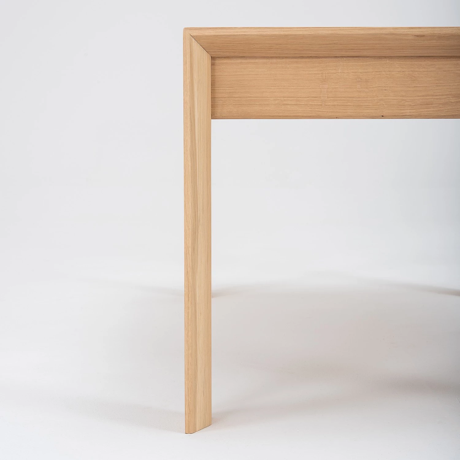 Studio Copenhagen Table basse Maayka - Partiellement en chêne massif - Chêne clair - Largeur : 110 cm 10 Studio Copenhagen Table basse Maayka - Partiellement en chêne massif - Chêne clair - Largeur : 110 cm – Image 8