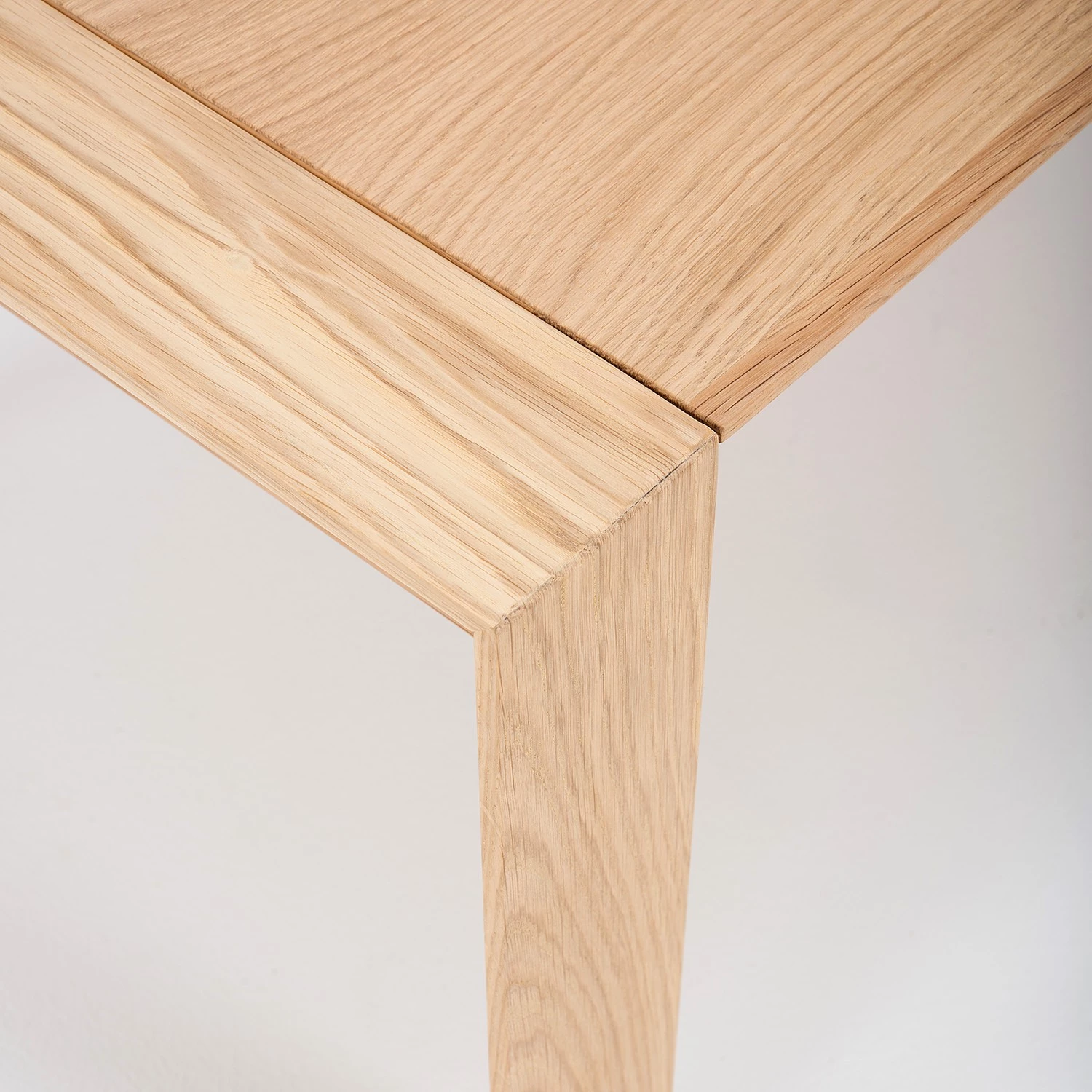 Studio Copenhagen Table basse Maayka - Partiellement en chêne massif - Chêne clair - Largeur : 110 cm 11 Studio Copenhagen Table basse Maayka - Partiellement en chêne massif - Chêne clair - Largeur : 110 cm – Image 9