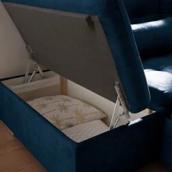 Fredriks Canapé panoramique Puntiro III - Microfibre Salvo: Bleu nuit - Méridienne courte à droite / longue à gauche (vue de face) - Avec fonction couchage -Meubles de salon Soldes 1000315689 220728 120 DETAILS P000000001000315689